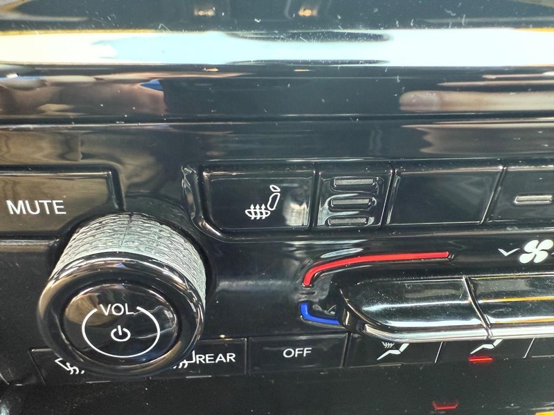 Jeep Grand Cherokee Vehicle Image 18