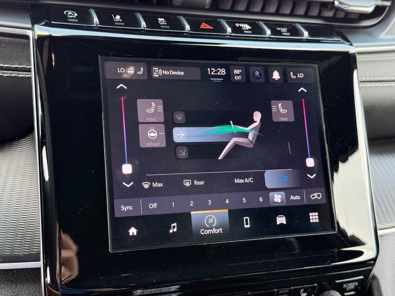 Jeep Grand Cherokee Vehicle Image 19