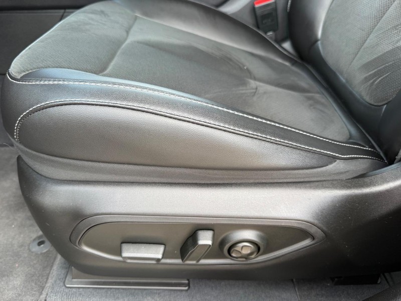 Jeep Grand Cherokee Vehicle Image 28