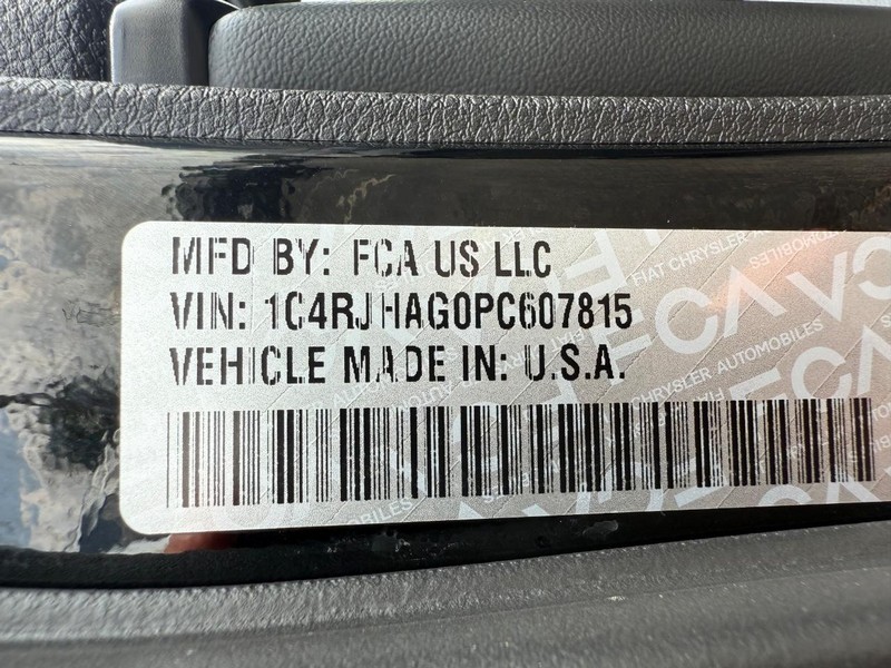 Jeep Grand Cherokee Vehicle Image 29