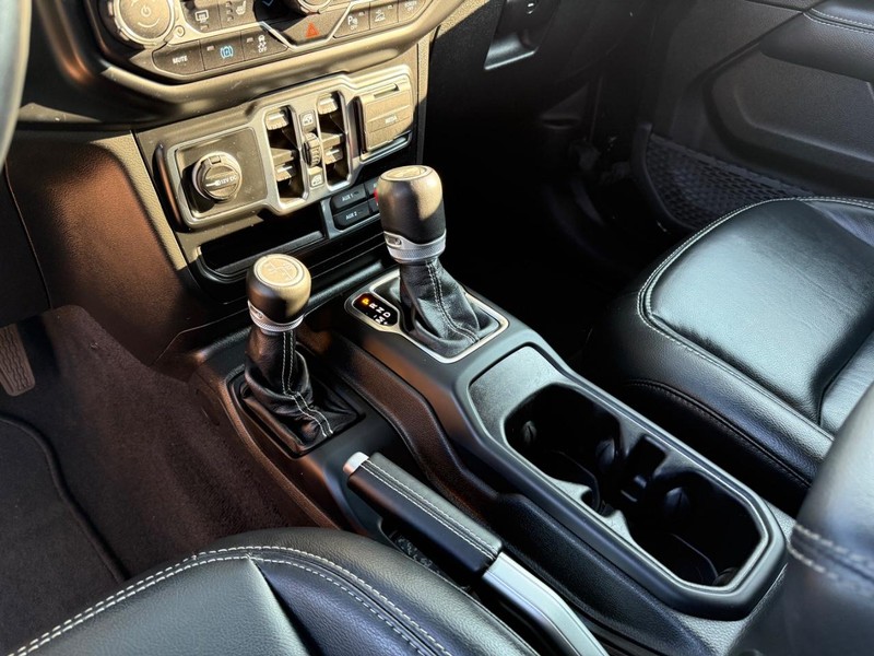 Jeep Wrangler 4xe Vehicle Image 21