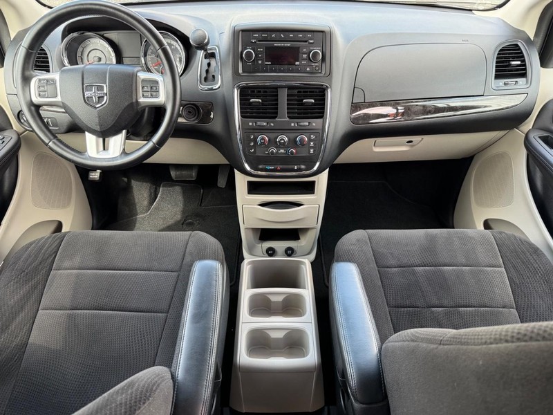 Dodge Grand Caravan Vehicle Image 12