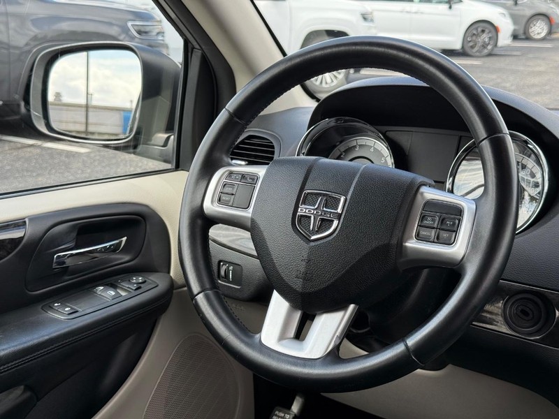 Dodge Grand Caravan Vehicle Image 13