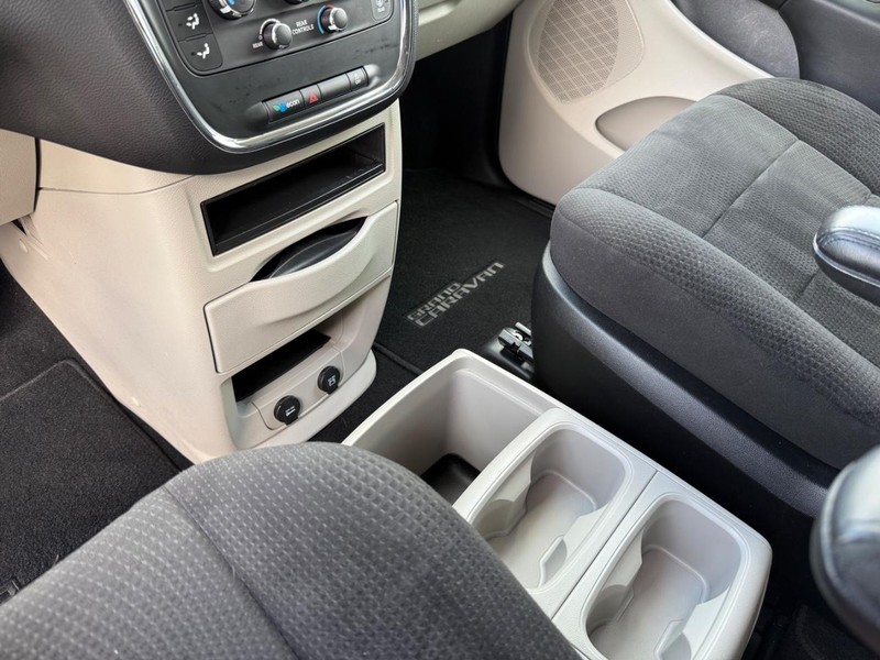 Dodge Grand Caravan Vehicle Image 18