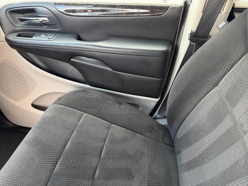 Dodge Grand Caravan Vehicle Image 19
