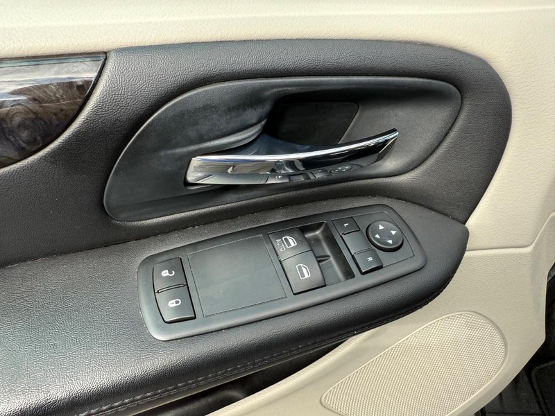 Dodge Grand Caravan Vehicle Image 22