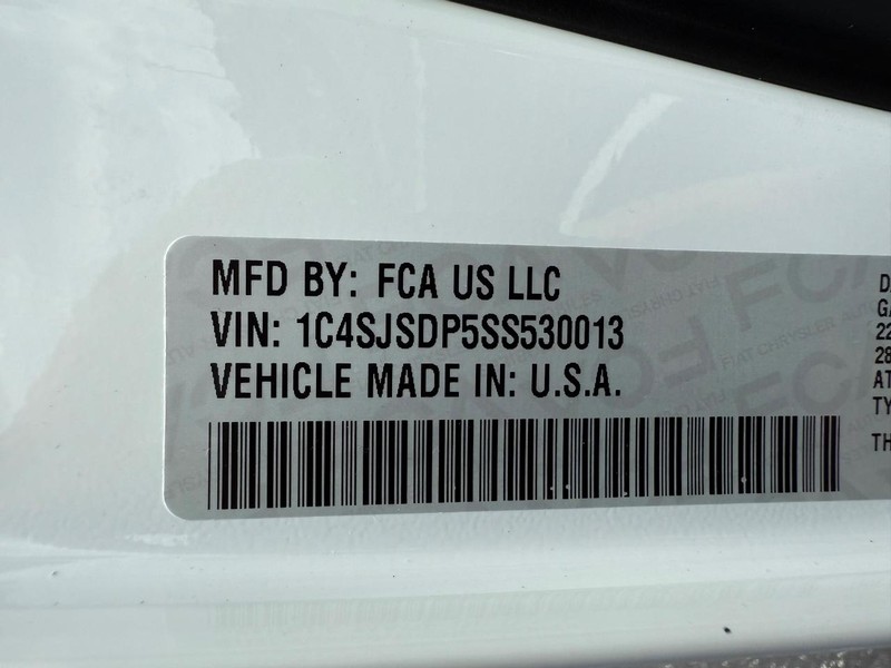 Jeep Wagoneer L Vehicle Image 22
