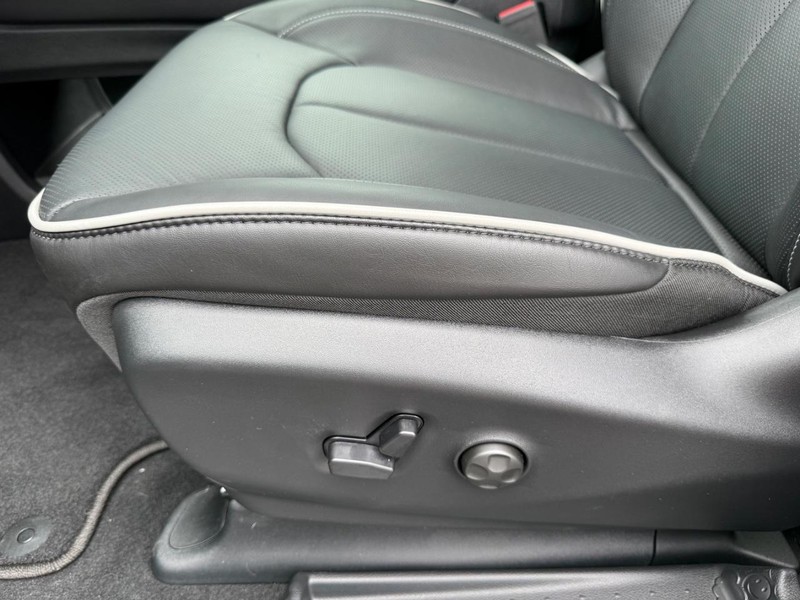 Chrysler Pacifica Vehicle Image 20