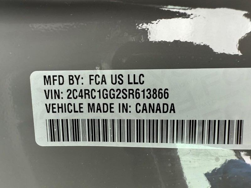 Chrysler Pacifica Vehicle Image 21