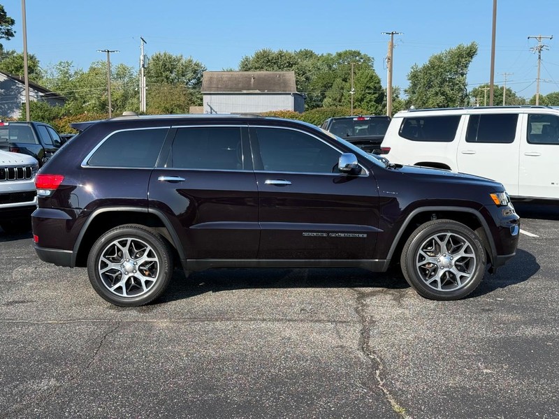 Jeep Grand Cherokee Vehicle Image 02
