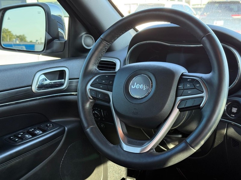 Jeep Grand Cherokee Vehicle Image 14