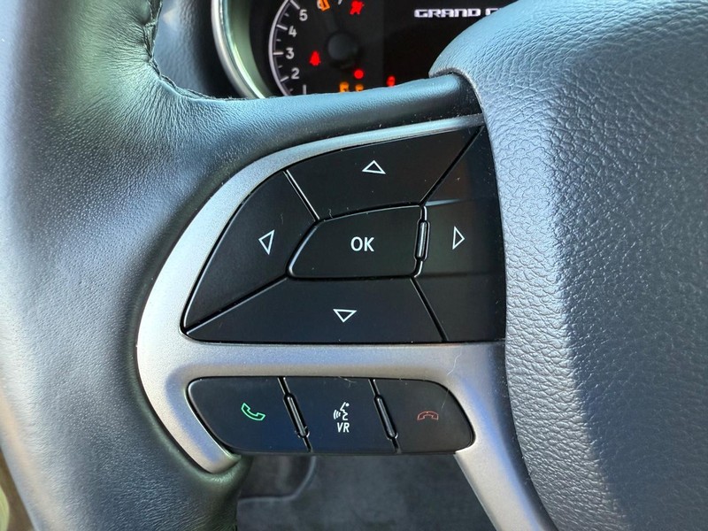 Jeep Grand Cherokee Vehicle Image 15
