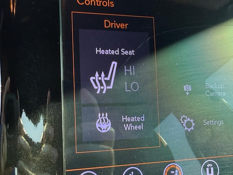 Jeep Grand Cherokee Vehicle Image 18