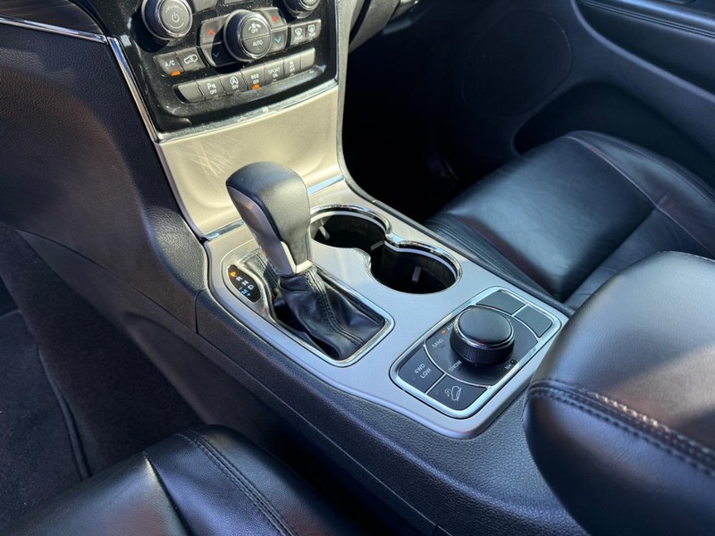 Jeep Grand Cherokee Vehicle Image 22