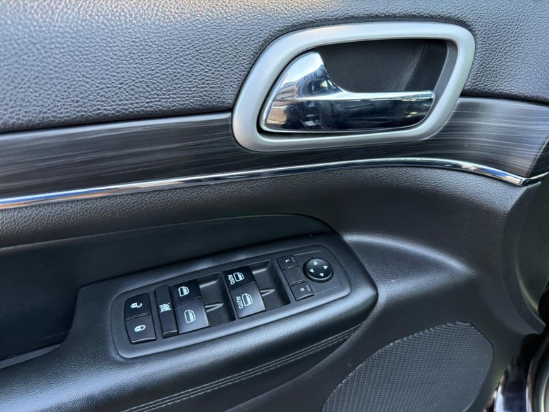 Jeep Grand Cherokee Vehicle Image 27