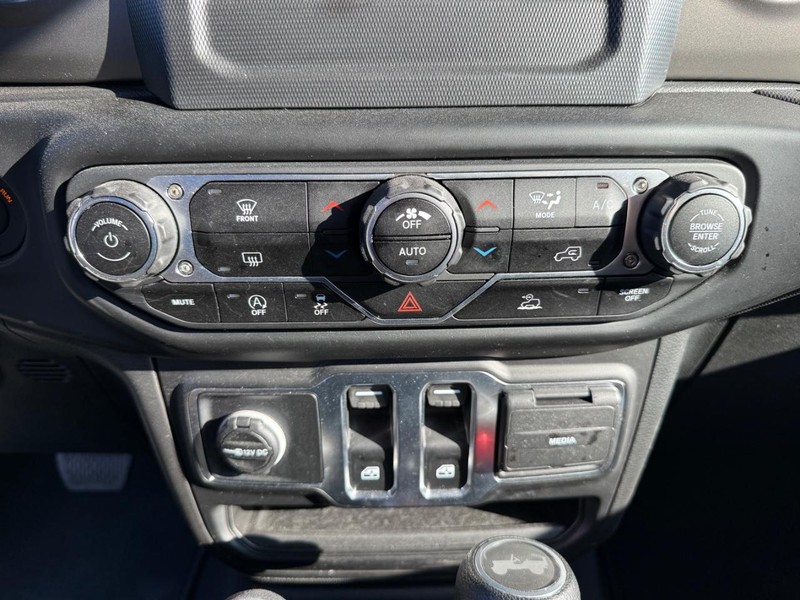 Jeep Wrangler Vehicle Image 18