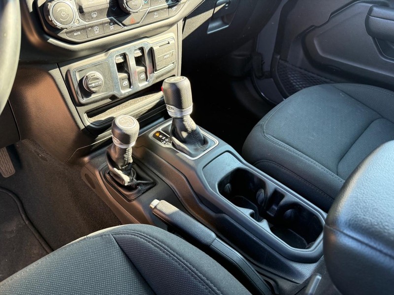 Jeep Wrangler Vehicle Image 19