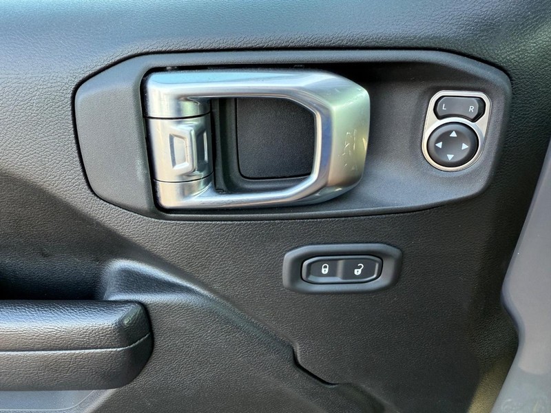 Jeep Wrangler Vehicle Image 23