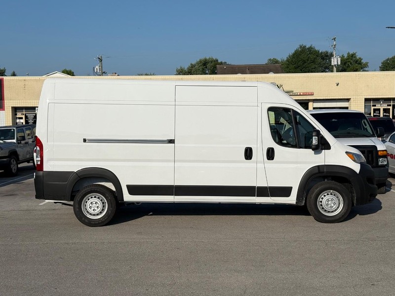 Ram ProMaster Cargo Van Vehicle Image 02