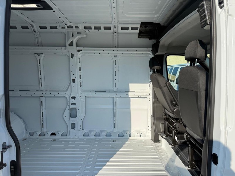 Ram ProMaster Cargo Van Vehicle Image 04