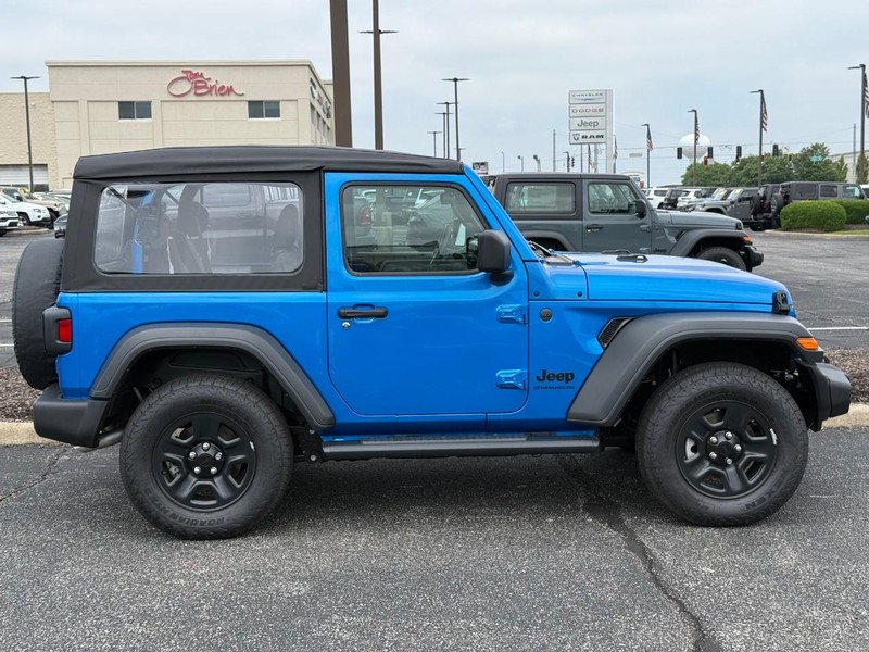 Jeep Wrangler Vehicle Image 02
