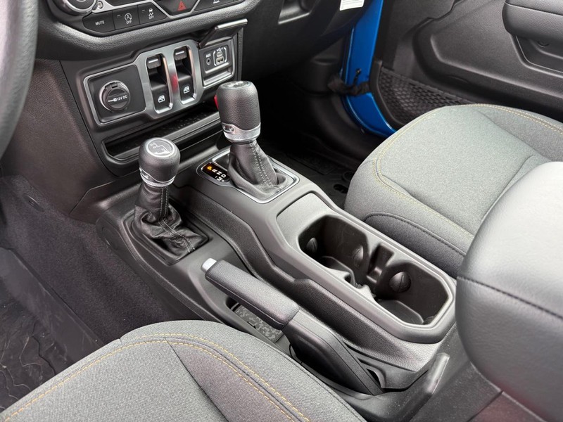 Jeep Wrangler Vehicle Image 13