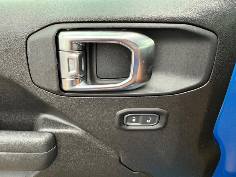 Jeep Wrangler Vehicle Image 17