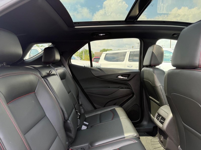Chevrolet Equinox Vehicle Image 11