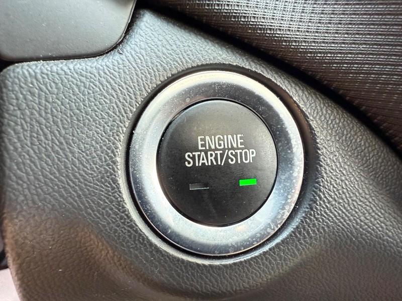 Chevrolet Equinox Vehicle Image 17