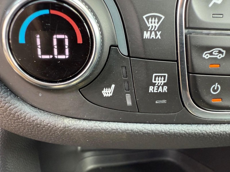 Chevrolet Equinox Vehicle Image 18