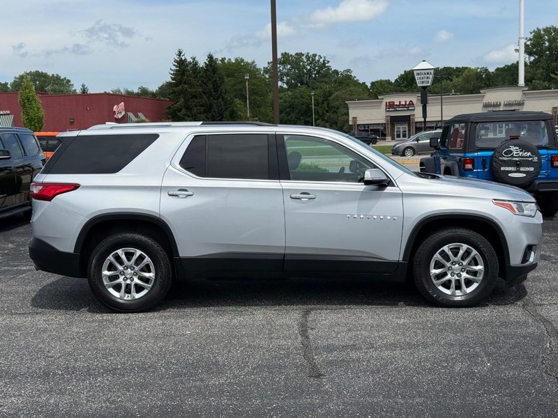Chevrolet Traverse Vehicle Image 02