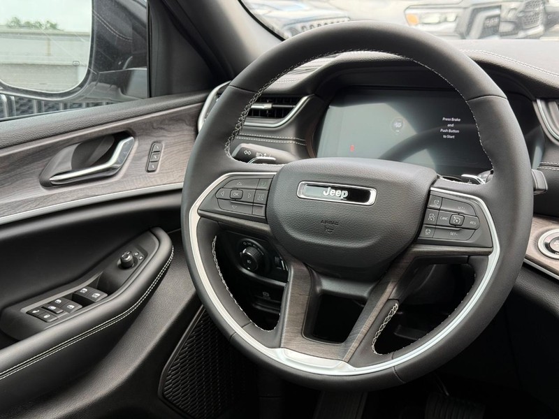 Jeep Grand Cherokee Vehicle Image 07