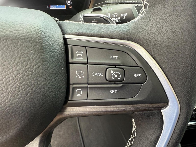 Jeep Grand Cherokee Vehicle Image 09