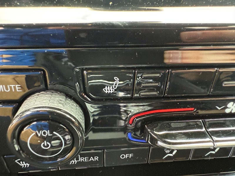 Jeep Grand Cherokee Vehicle Image 11
