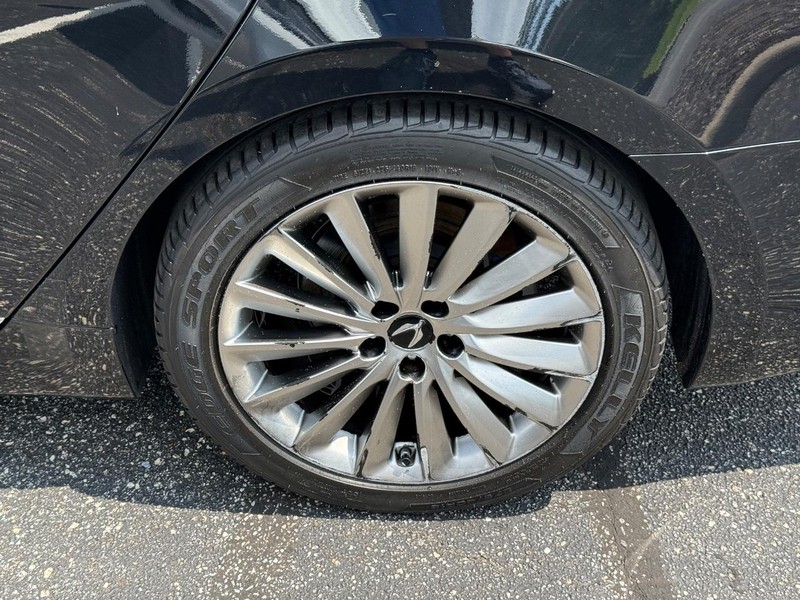Hyundai Equus Vehicle Image 06