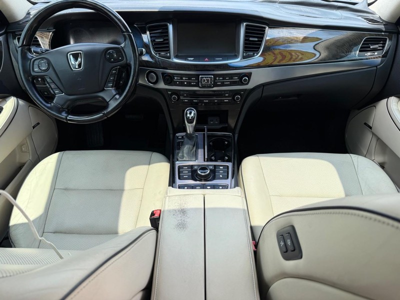 Hyundai Equus Vehicle Image 12