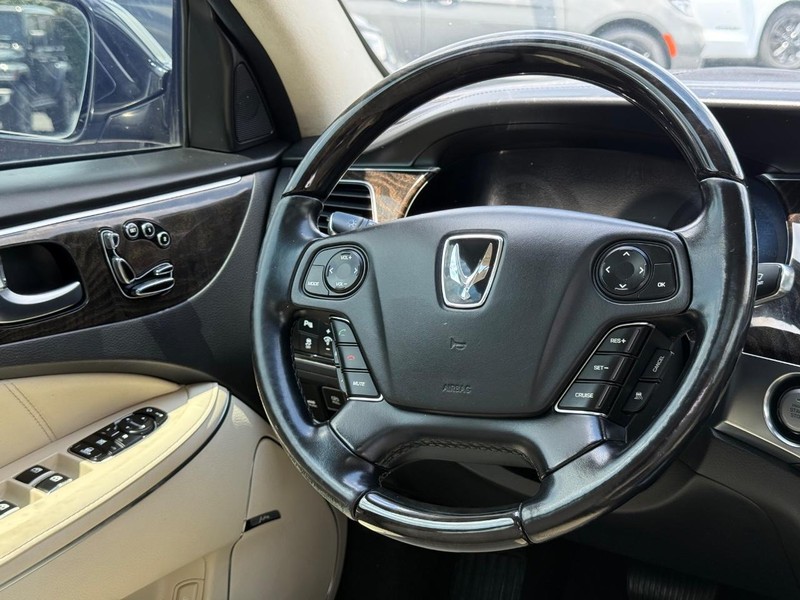 Hyundai Equus Vehicle Image 13