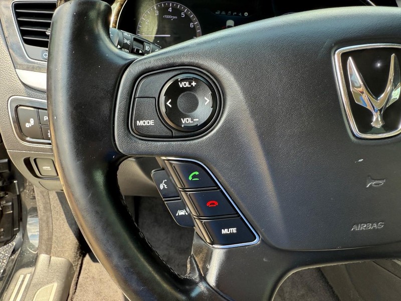 Hyundai Equus Vehicle Image 14