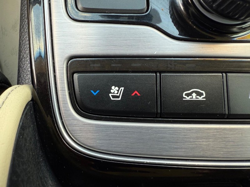 Hyundai Equus Vehicle Image 17