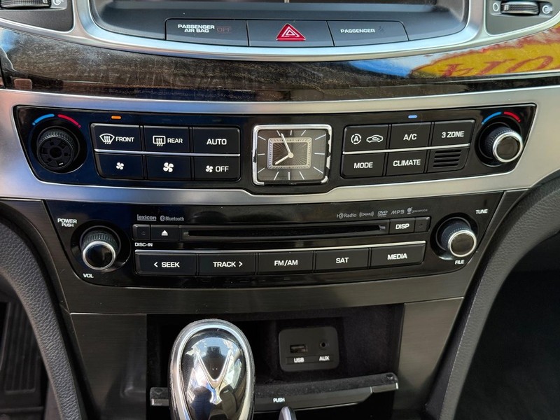 Hyundai Equus Vehicle Image 20