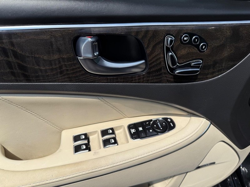 Hyundai Equus Vehicle Image 26