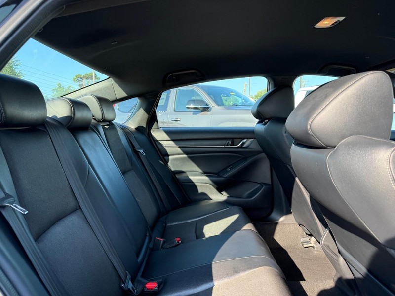 Honda Accord Sedan Vehicle Image 10