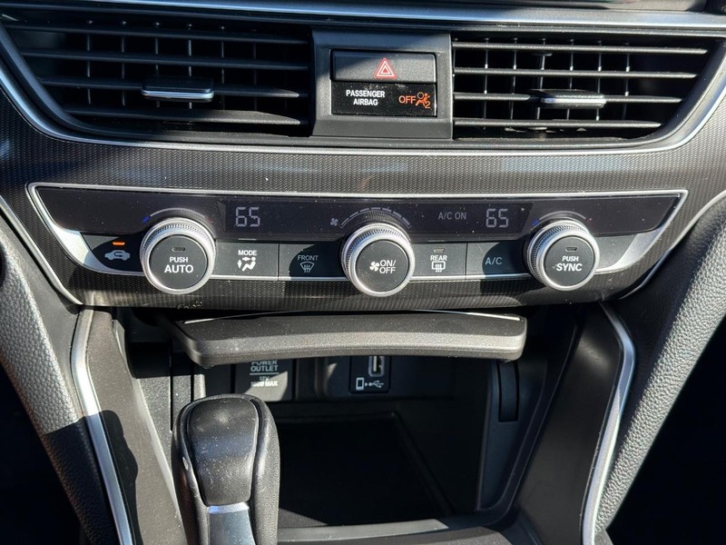 Honda Accord Sedan Vehicle Image 18