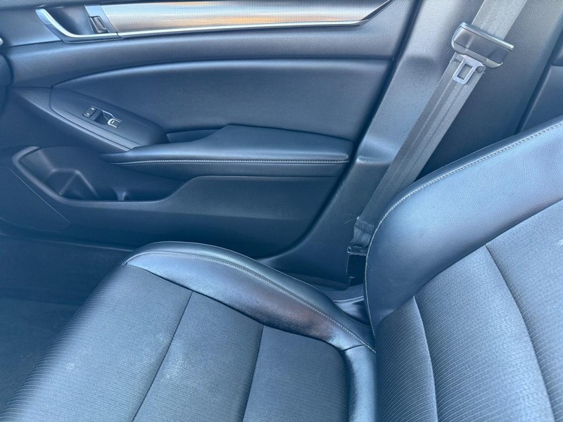 Honda Accord Sedan Vehicle Image 20