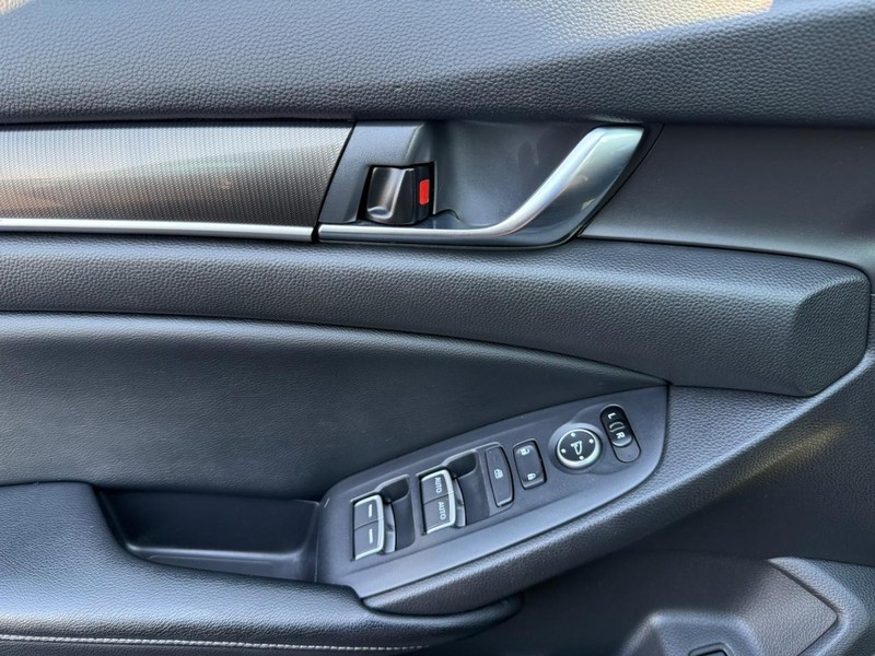 Honda Accord Sedan Vehicle Image 23