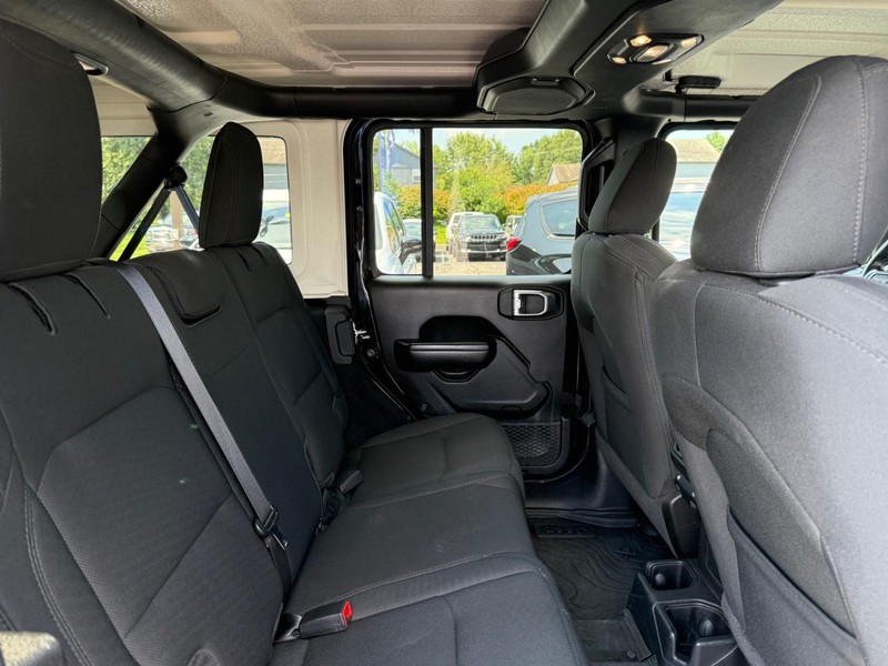 Jeep Wrangler Vehicle Image 10