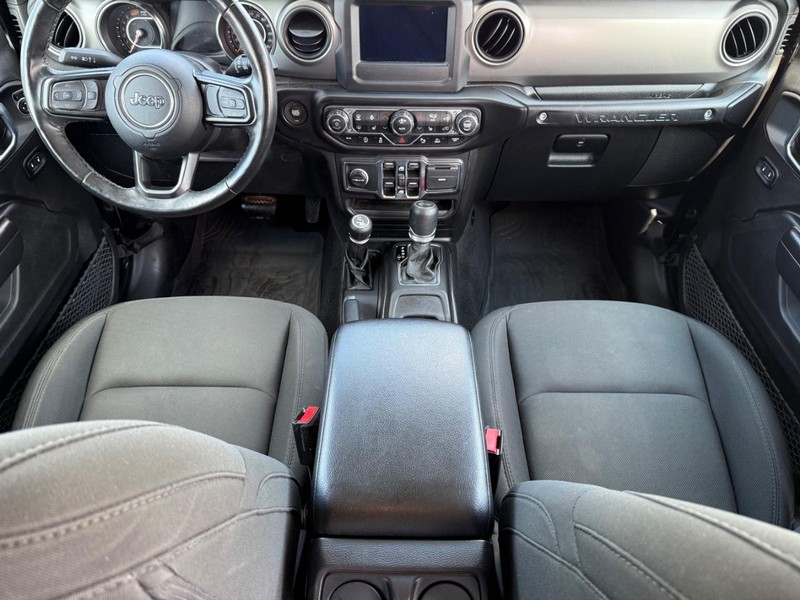 Jeep Wrangler Vehicle Image 11