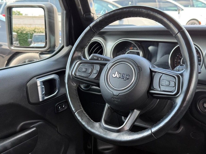Jeep Wrangler Vehicle Image 12