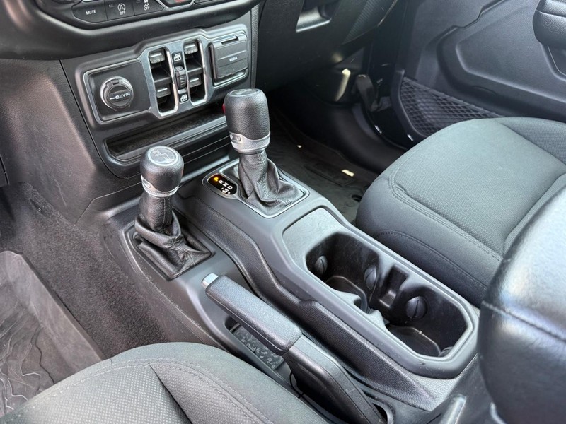 Jeep Wrangler Vehicle Image 20