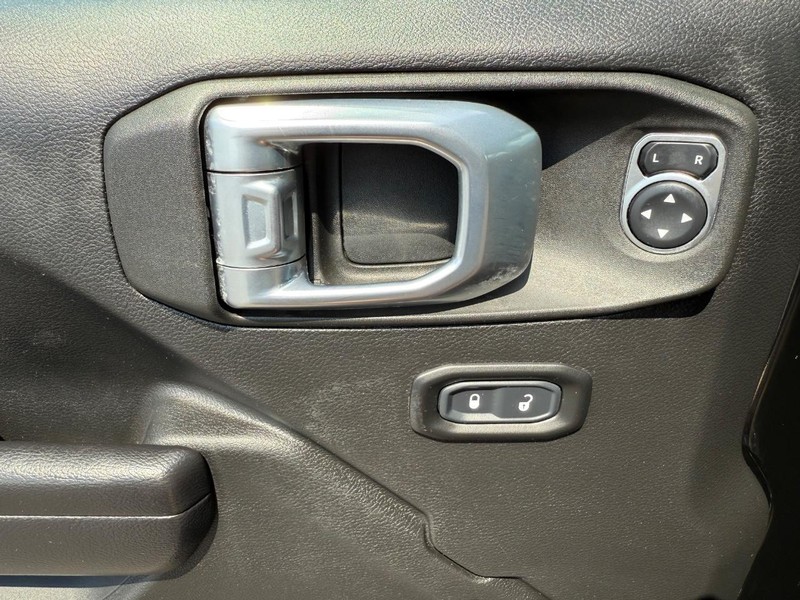 Jeep Wrangler Vehicle Image 24